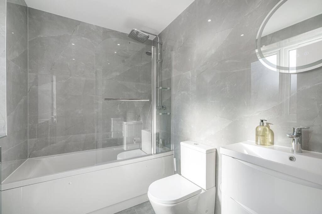 דירות לונדון Cosy Tooting Retreat: 2-Bed Gem מראה חיצוני תמונה
