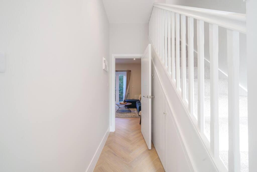 דירות לונדון Cosy Tooting Retreat: 2-Bed Gem מראה חיצוני תמונה